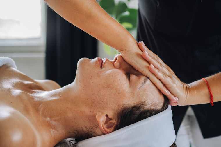 Massage facial japonais, technique des méridiens du visage